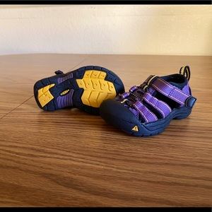 KEEN Toddler Shoes size 4/5